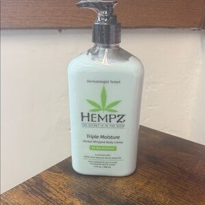 Hempz Triple Moisture Herbal Whipped Body Crème - Green and White